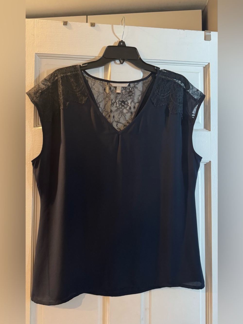 Banana Republic Crepe Top w/ lace sz L